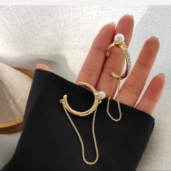 💫Hug Me Hoop Earring💫 - Picture 3 of 5